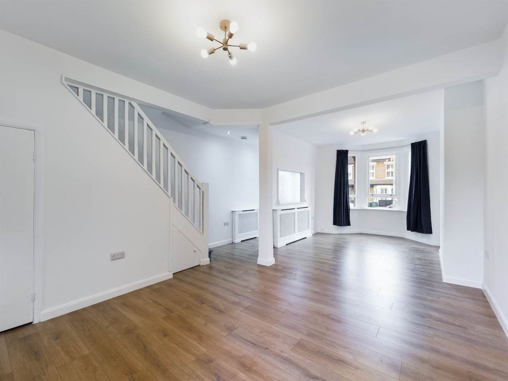 2 bed terraced house to rent in South Gipsy Road, Welling, Kent DA16, £