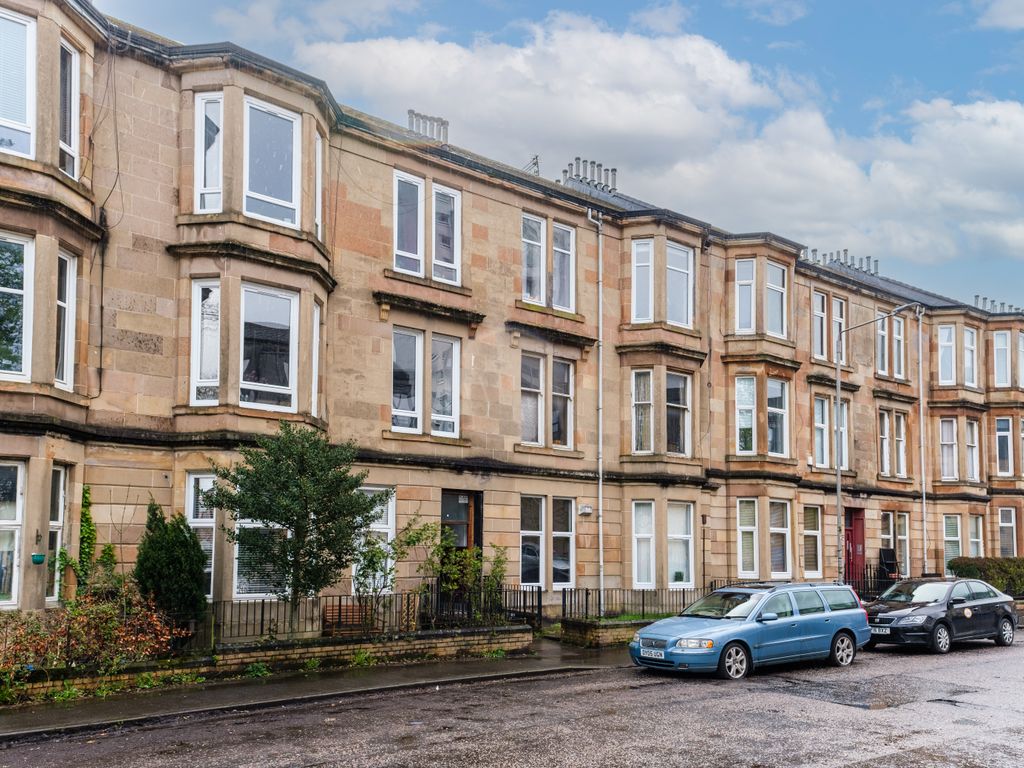 2 bed flat for sale in Whitefield Road, Govan, Glasgow G51, £180,000