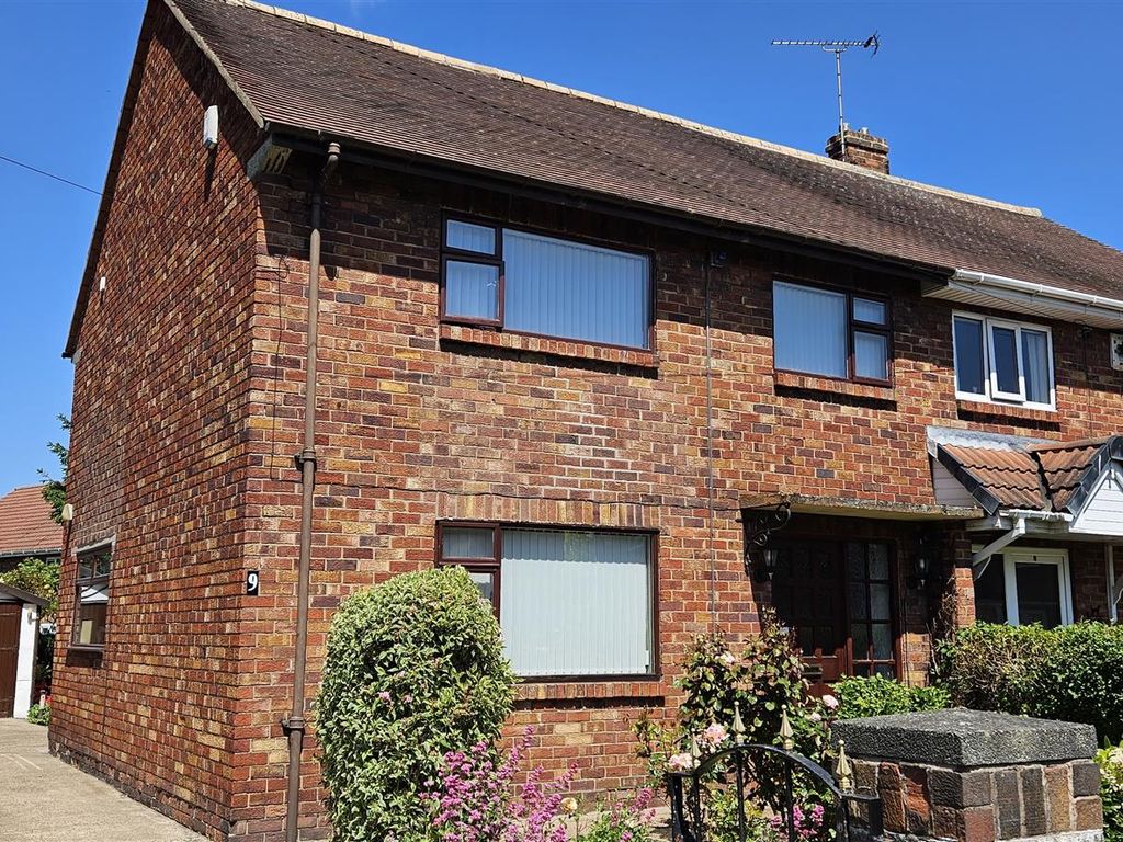 3 bed semidetached house for sale in Milton Road, Carcroft, Doncaster