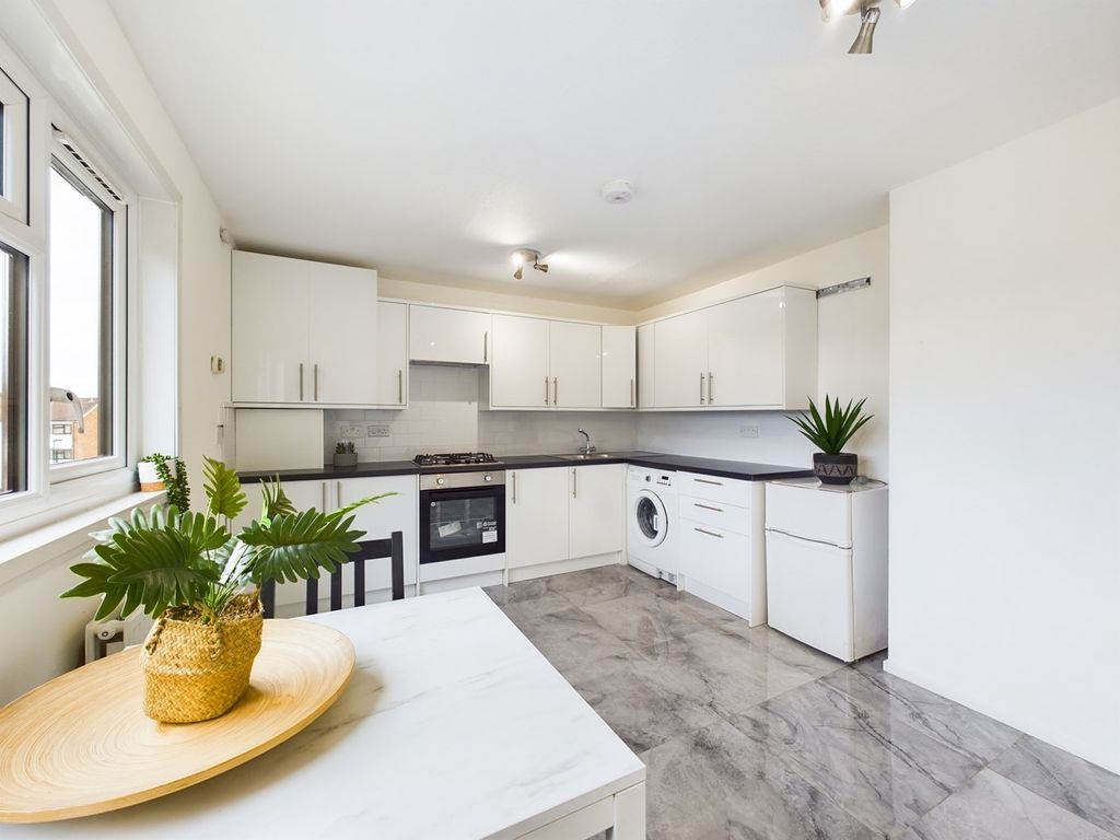3 bed flat for sale in Hamilton Close, London N17 Zoopla