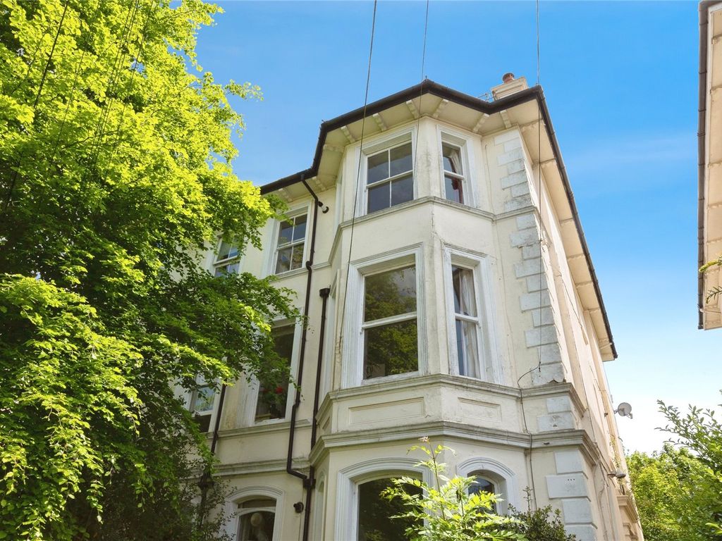 2 bed flat for sale in St. James Road, Tunbridge Wells, Kent TN1, £