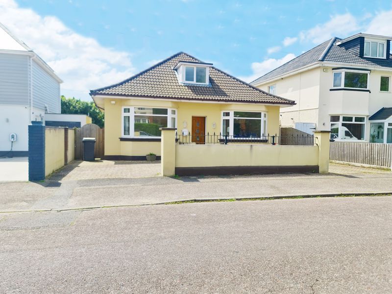 4 bed bungalow for sale in Richmond Park Avenue, Queens Park