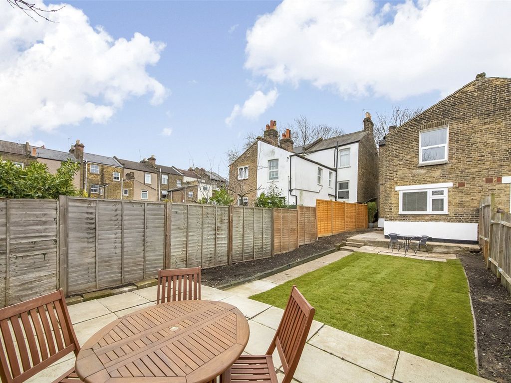 2 bed flat to rent in Sundorne Road, Charlton SE7 Zoopla