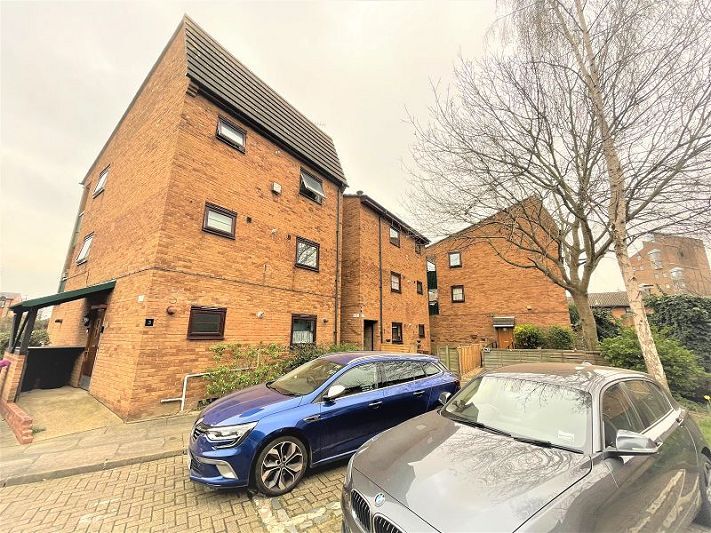 Empire Wharf, Road E14