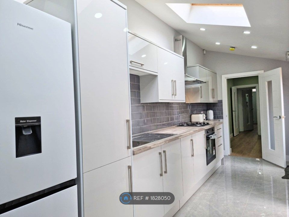 4 bed terraced house to rent in Brook Lane, Birmingham B13, £1,399 pcm