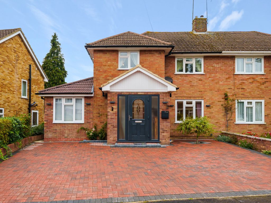 5 bed semidetached house for sale in Orchard Close, Ash Vale, Surrey