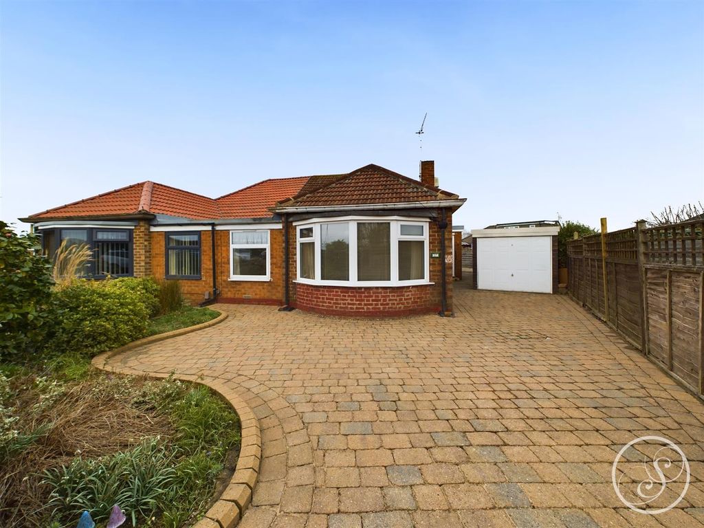 2 bed bungalow for sale in Kennerleigh Garth, Leeds LS15, £250,000 Zoopla