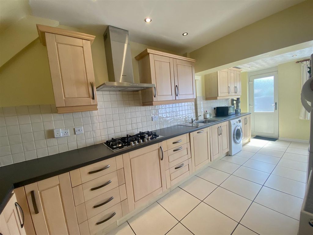 3 bed terraced house for sale in Charlecote Road, Whitmore Park