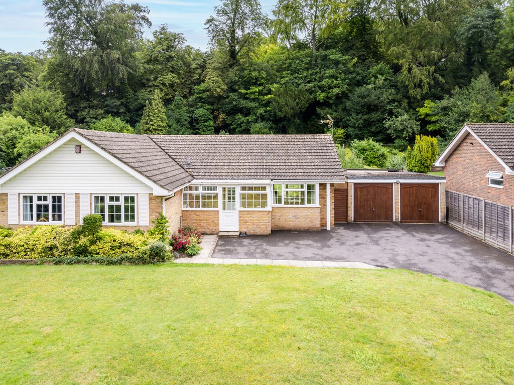 4 bed detached bungalow for sale in Road, Kenley CR8, £850,000