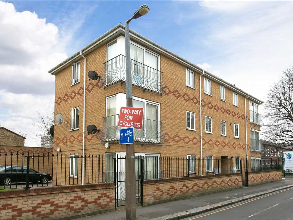 2 bed flat for sale in Wakefield Court, 30 Park Road, London E10 Zoopla