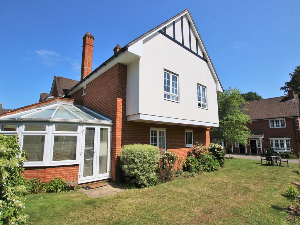 2 bed property for sale in Harding Place, Wokingham RG40, £435,000 Zoopla