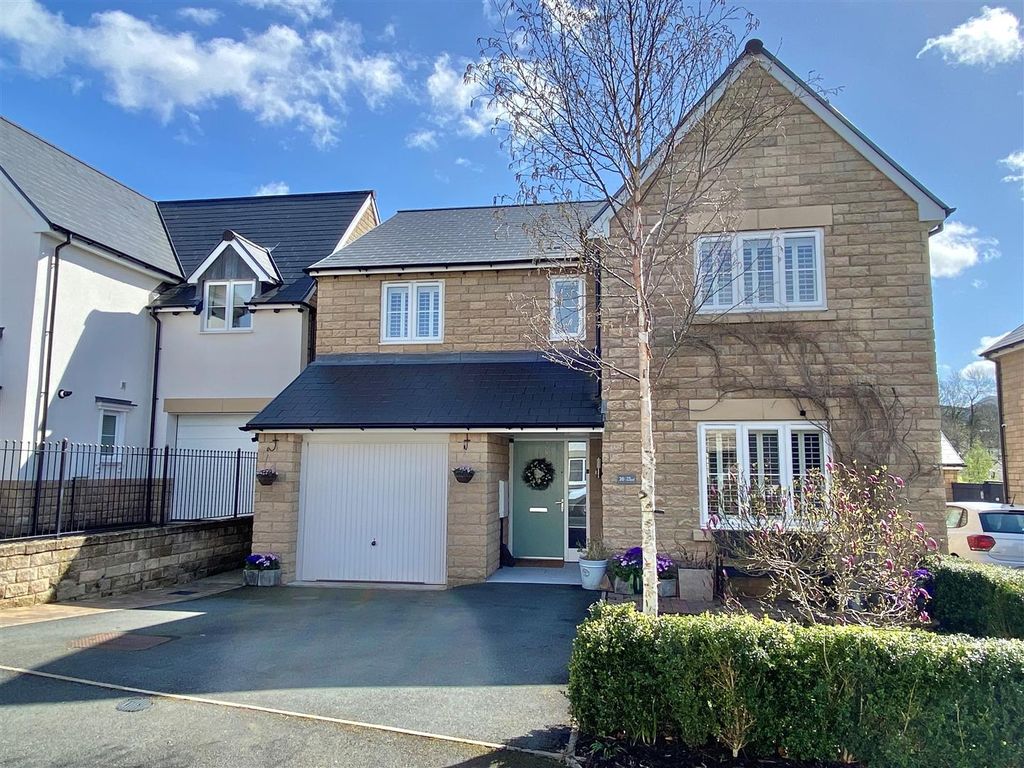 5 bed detached house for sale in The Glade, Hayfield, High Peak SK22, £