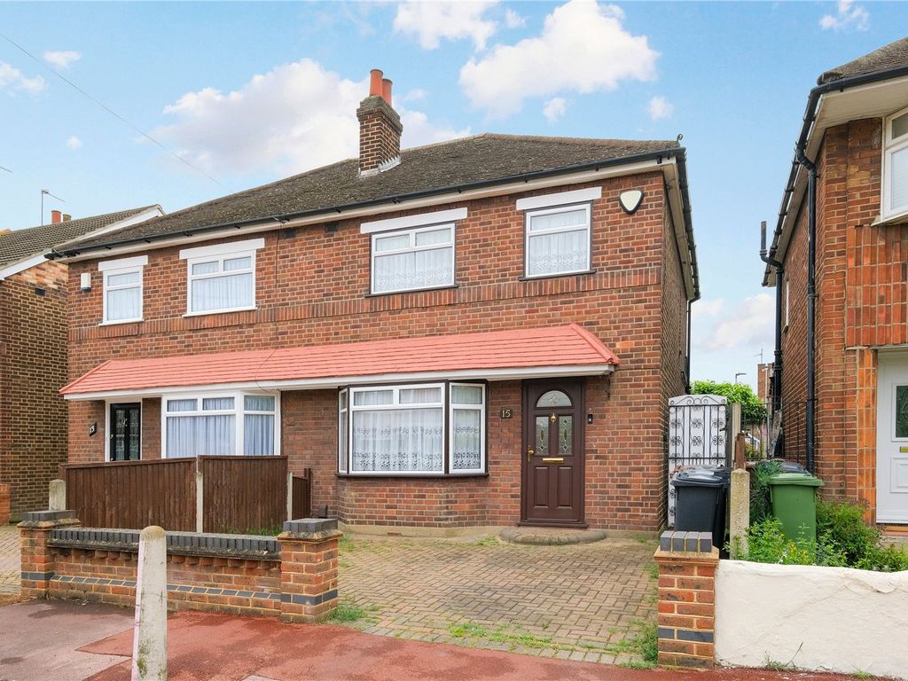 3 bed semidetached house for sale in Kitchener Road, Dagenham, Essex