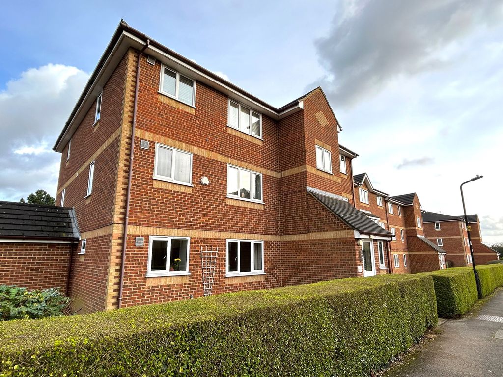 1 bed flat for sale in Walpole Road, Burnham, Slough SL1, £134,950 Zoopla