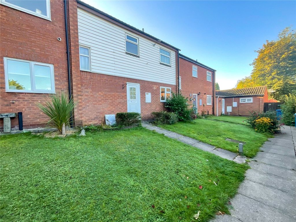 3 bed terraced house to rent in Garrigill, Wilnecote, Tamworth