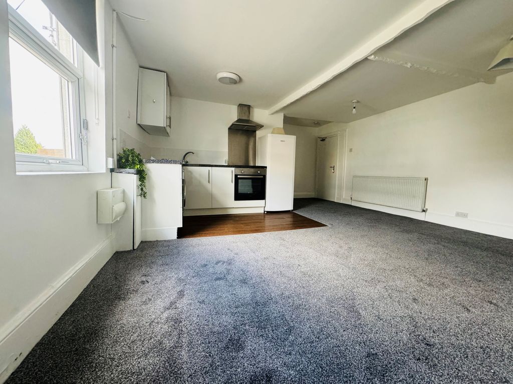 1 bed flat to rent in Chorley Road, Swinton, Manchester M27, £750 pcm