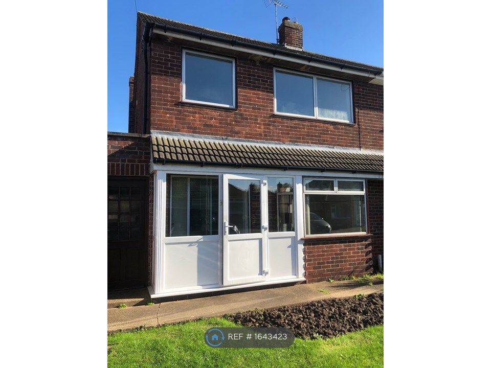 3 bed semidetached house to rent in Chatsworth Avenue, RadcliffeOn