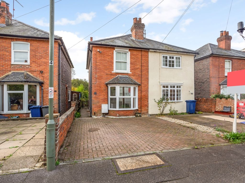 1 bed flat to rent in Peperharow Road GU7 Zoopla