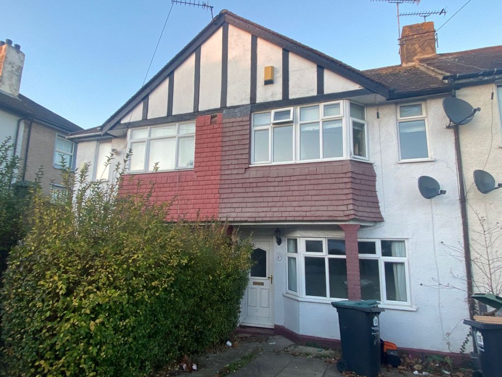 3 bed terraced house to rent in St. Marks Avenue, Northfleet, Gravesend