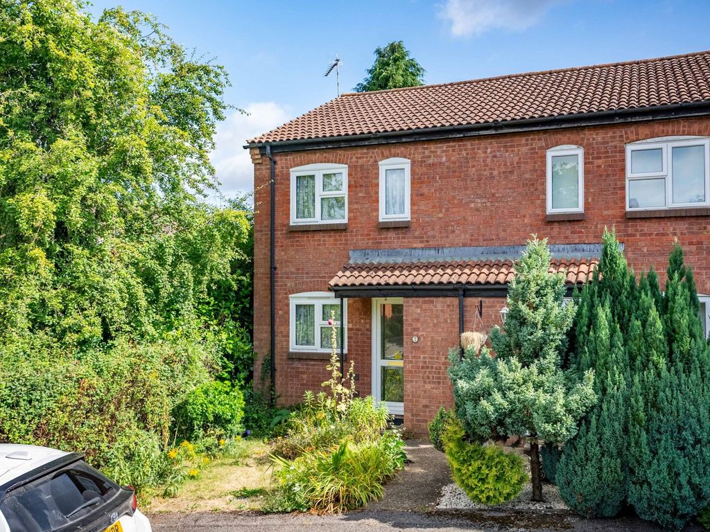 2 bed semidetached house for sale in Taylor Close, St. Albans