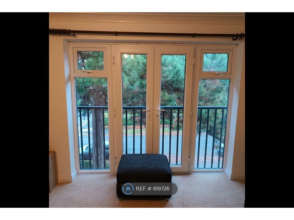 2 bed flat to rent in Ashwood Houses, Hatch End, Pinner HA5, £1,850 pcm