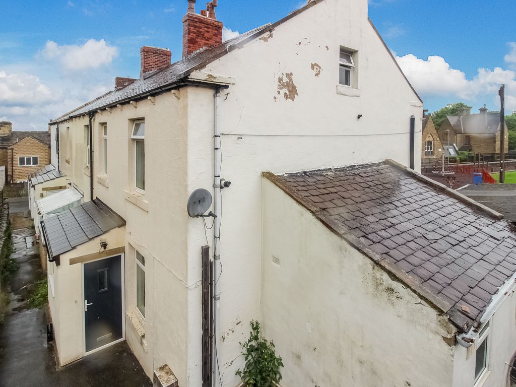 2 bed end terrace house for sale in Holmfield Road, Clayton West
