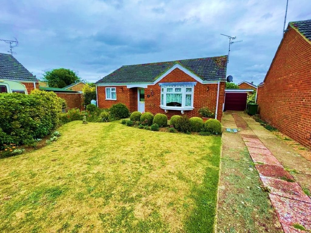 2 bed detached bungalow for sale in Torrey Close, Heacham, King's Lynn