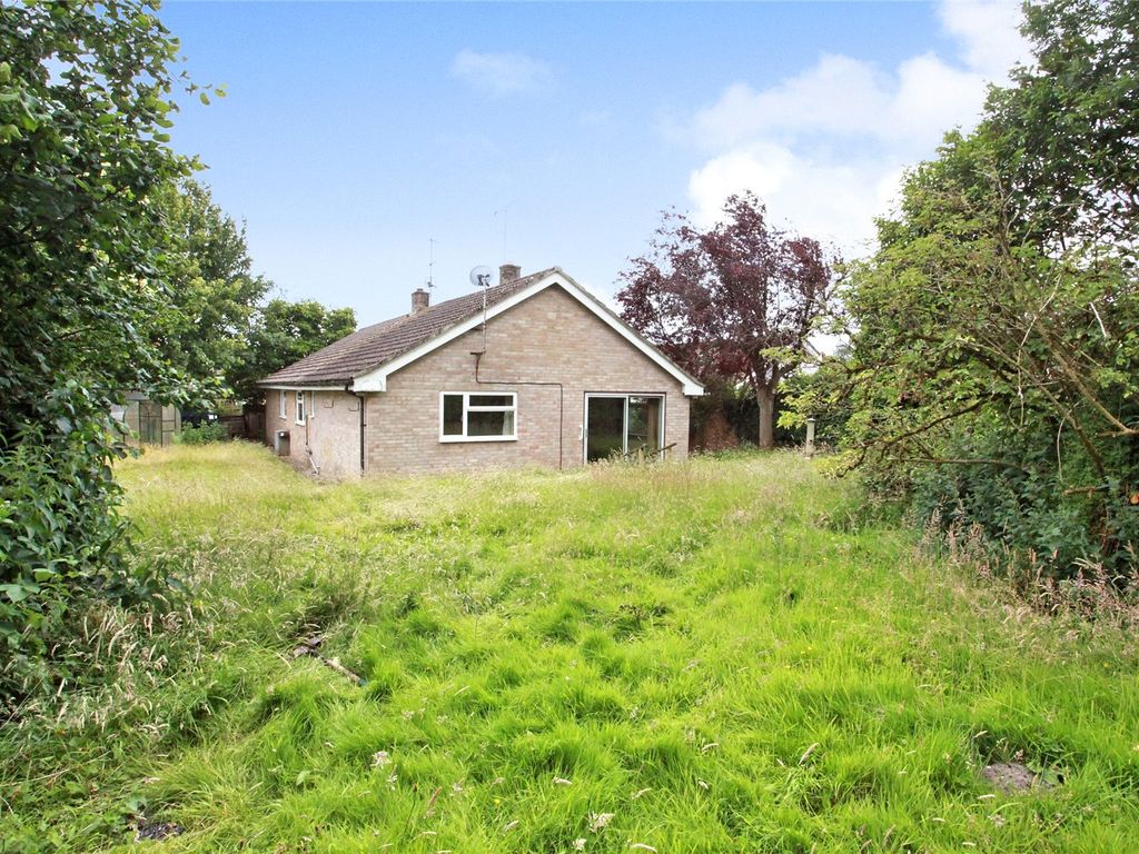 4 bed bungalow for sale in The Orchard, Urchfont, Devizes, Wiltshire