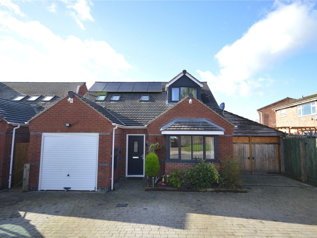 3 bed bungalow for sale in Dawn Field, Overseal, Swadlincote