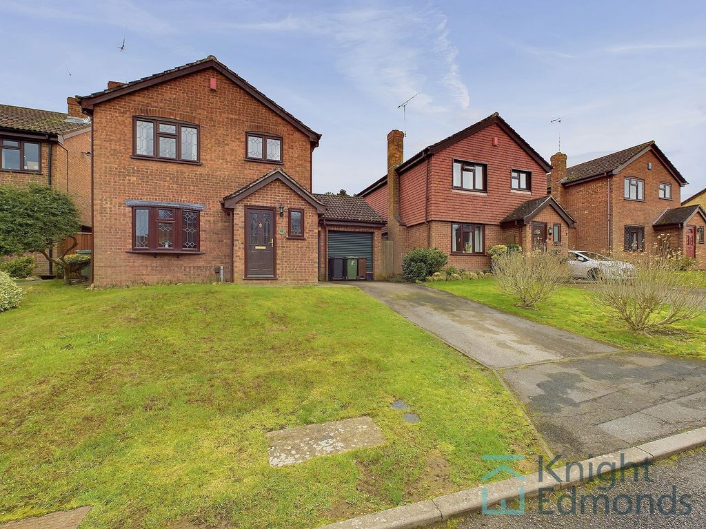 3 bed detached house for sale in Cotswold Gardens, Downswood ME15, £