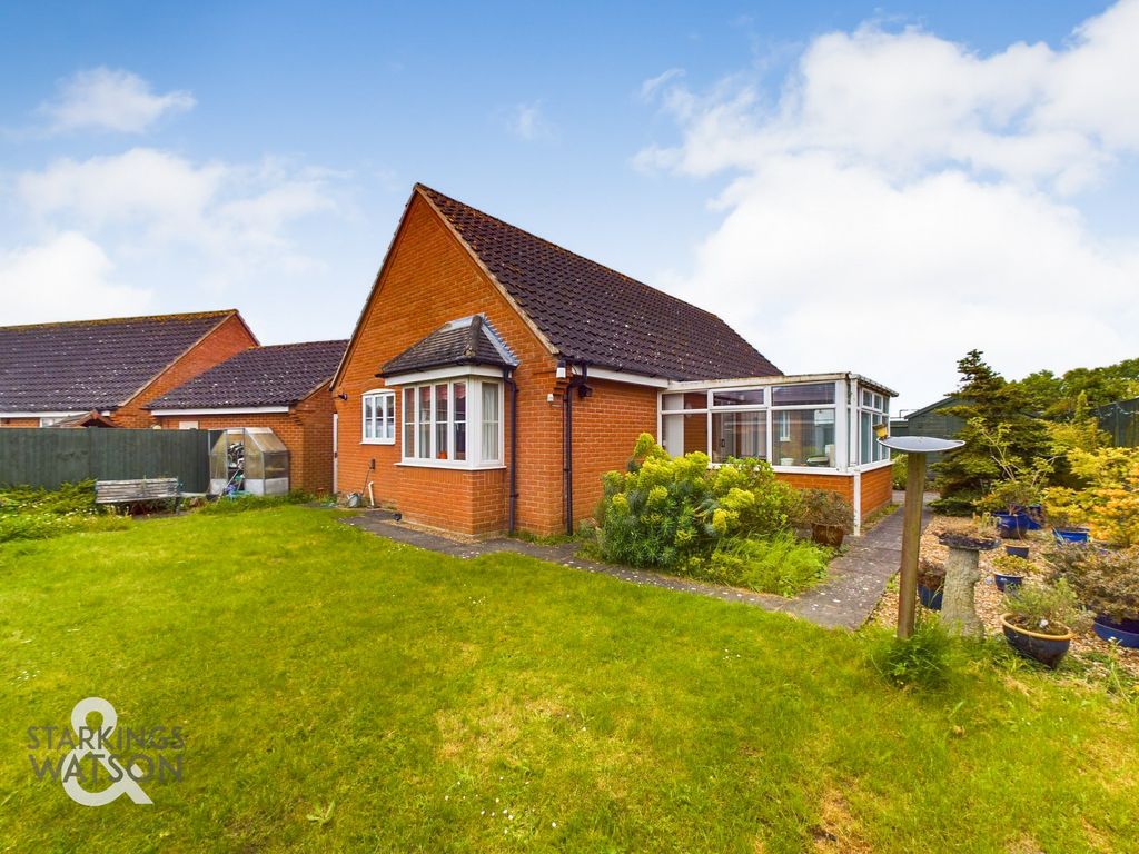 2 bed detached bungalow for sale in Thomas Bardwell Drive, Bungay NR35