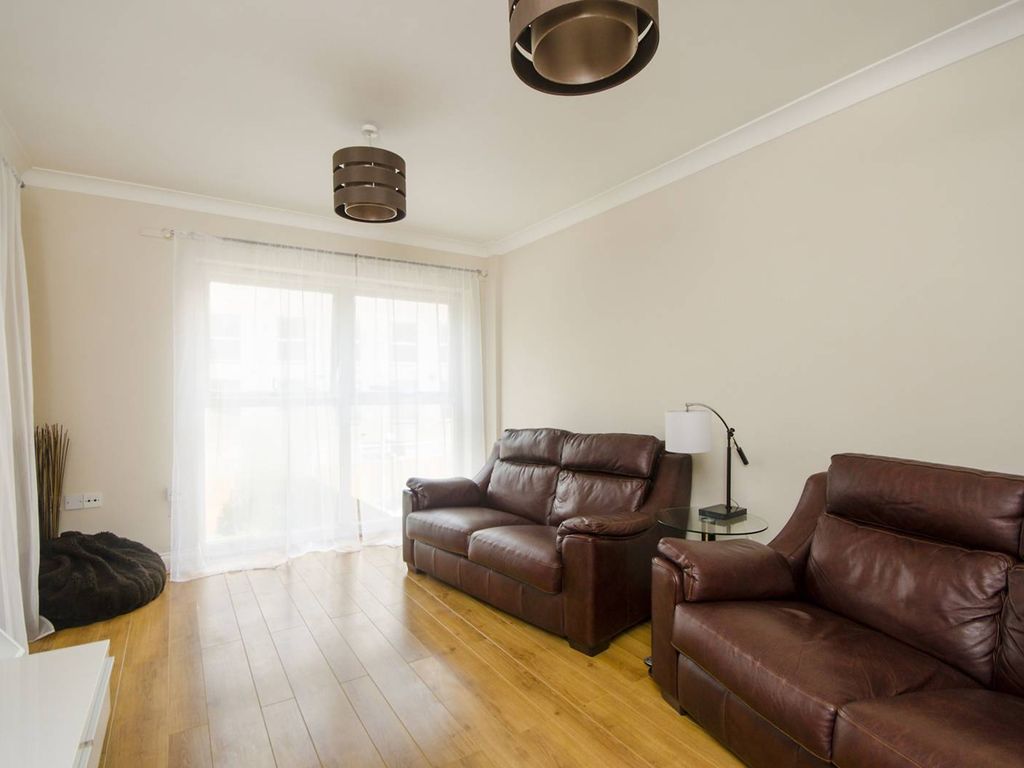 1 bed flat to rent in Ferndale Road, Clapham North, London SW4, £2,200
