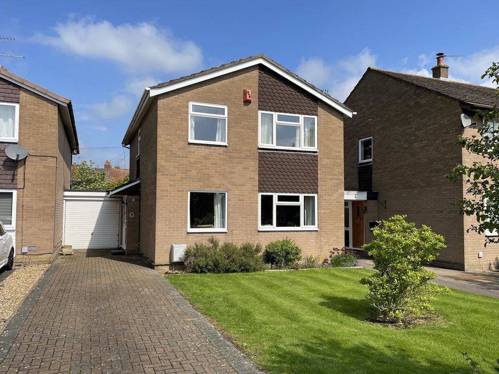 3 bed detached house for sale in Bowling Green Road, Cranfield, Bedford