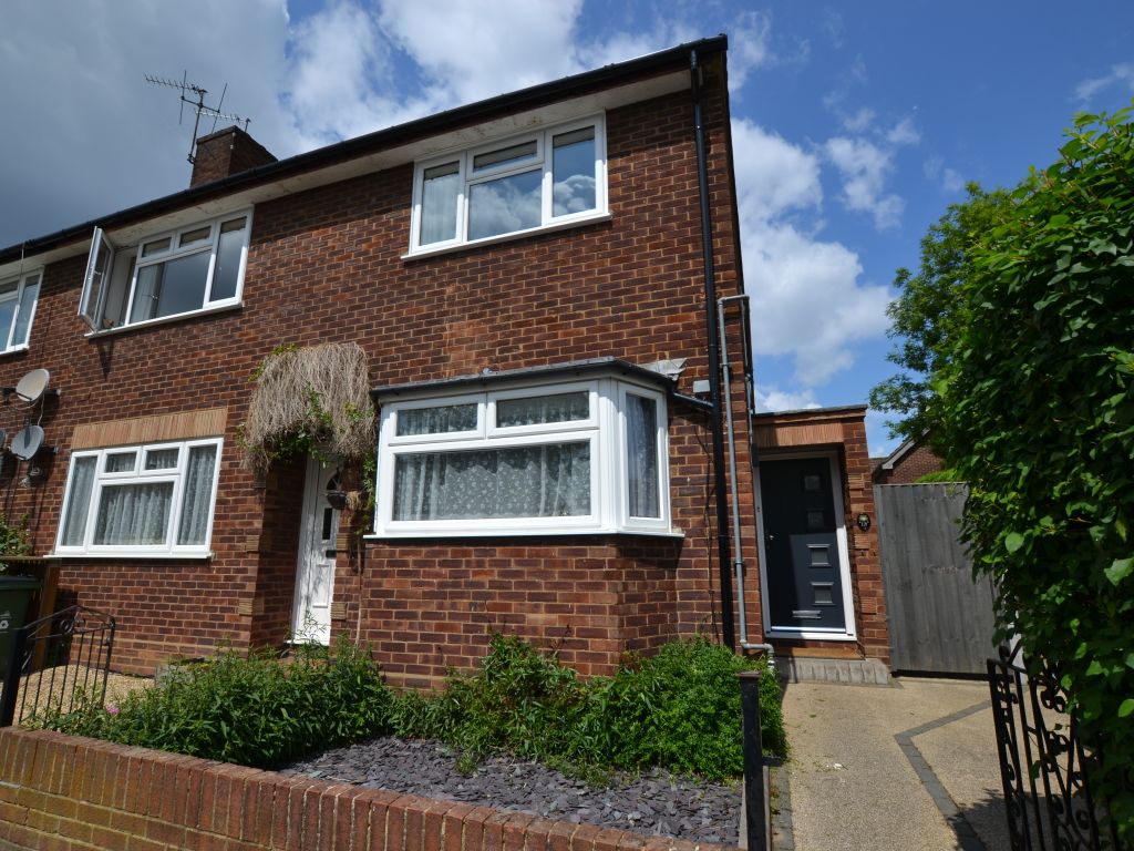 3 bed to rent in Handsworth Avenue, London E4, £2,000 pcm