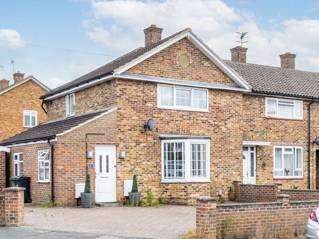 3 bed end terrace house for sale in Mansfield Drive, Merstham, Redhill