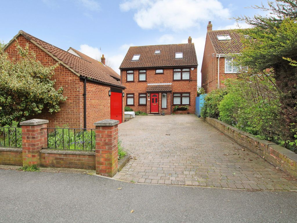 6 bed detached house for sale in Cumberland Drive, Laindon West SS15