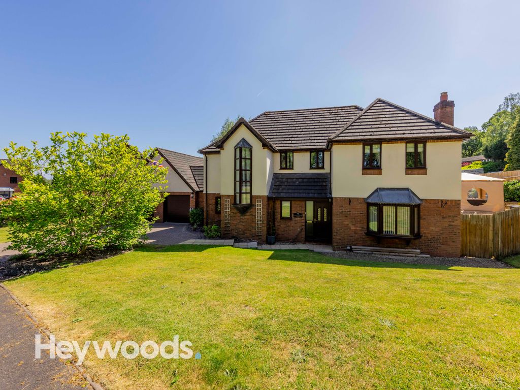 4 bed detached house for sale in Park Wood Drive, Baldwins Gate