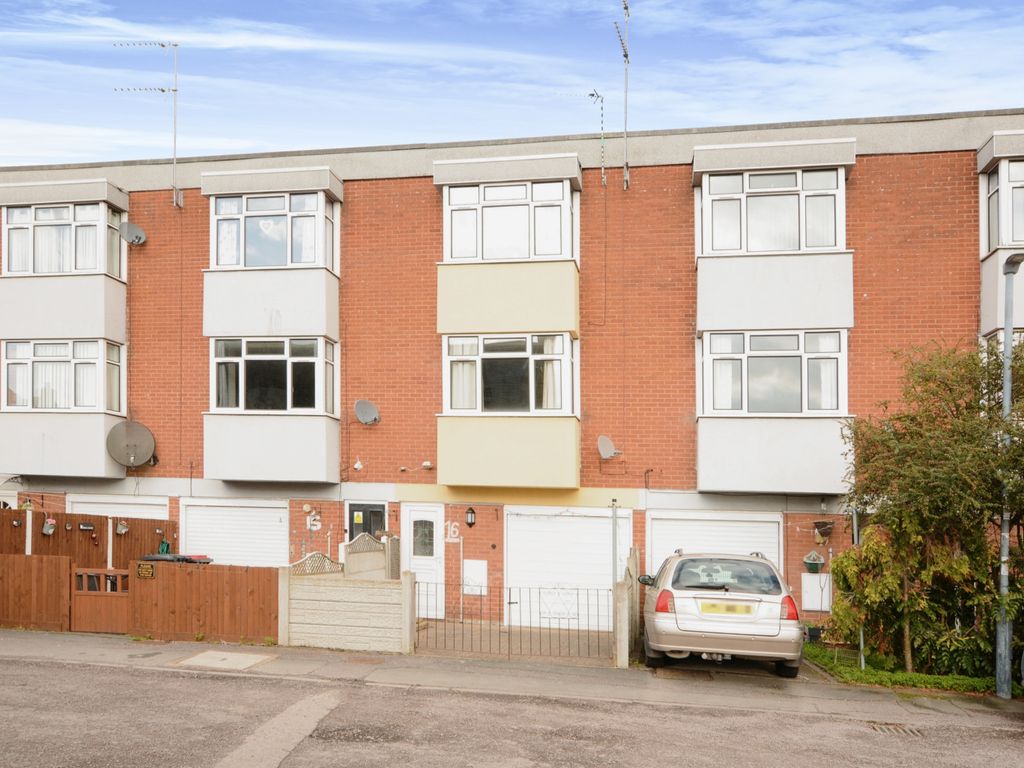 3 bed town house to rent in St Benedicts Close, Atherstone