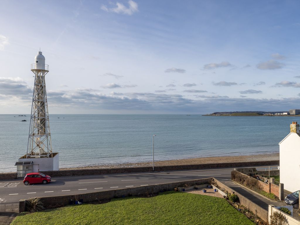 2 bed flat to rent in La Grande Route De La Cote, St. Clement, Jersey