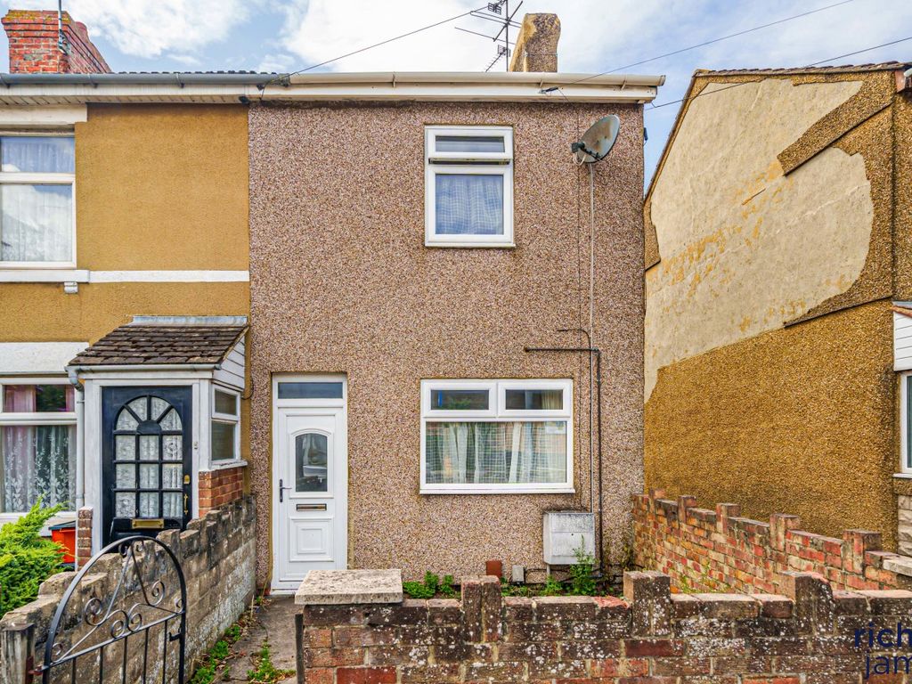 2 bed end terrace house for sale in Cheney Manor Road, Cheney Manor