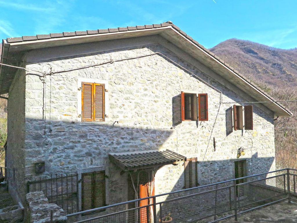 3 bed town house for sale in MassaCarrara, Bagnone, Italy, £55,970