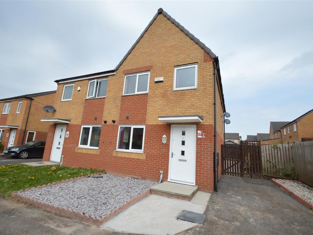 3 bed property to rent in Chassen Close, Beswick, Manchester M11 Zoopla