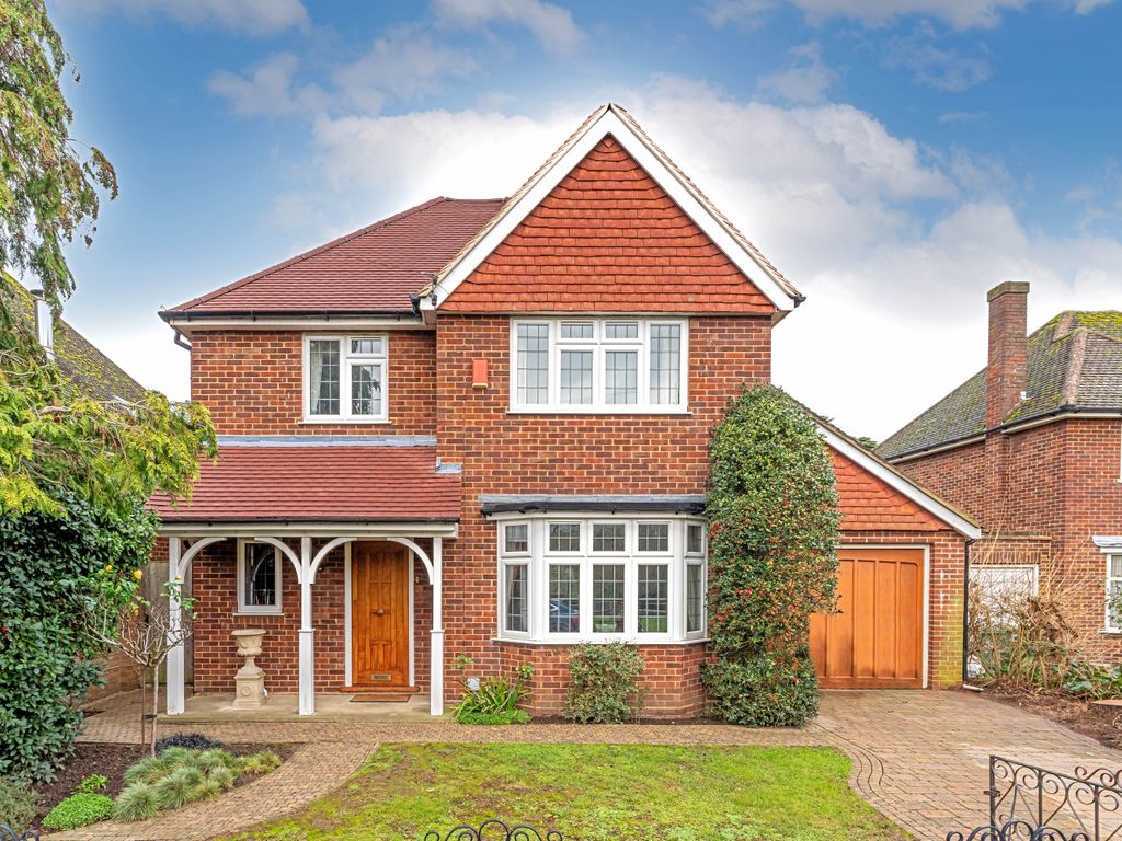 4 bed detached house for sale in Roxford Close, Shepperton TW17, £