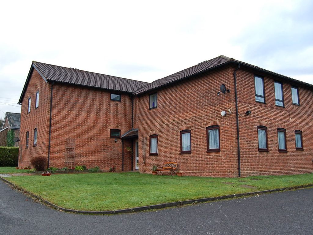 1 bed flat to rent in Gordon Road, Haywards Heath RH16, £995 pcm Zoopla