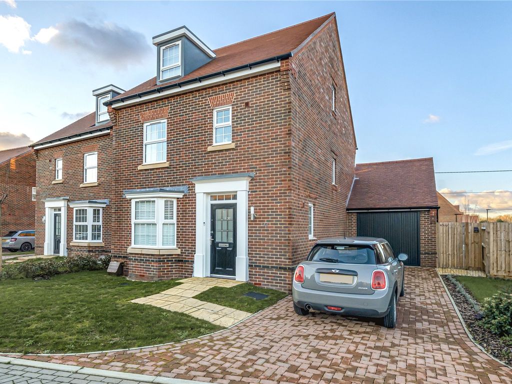4 bed detached house for sale in Blackburne Way, Tongham, Farnham