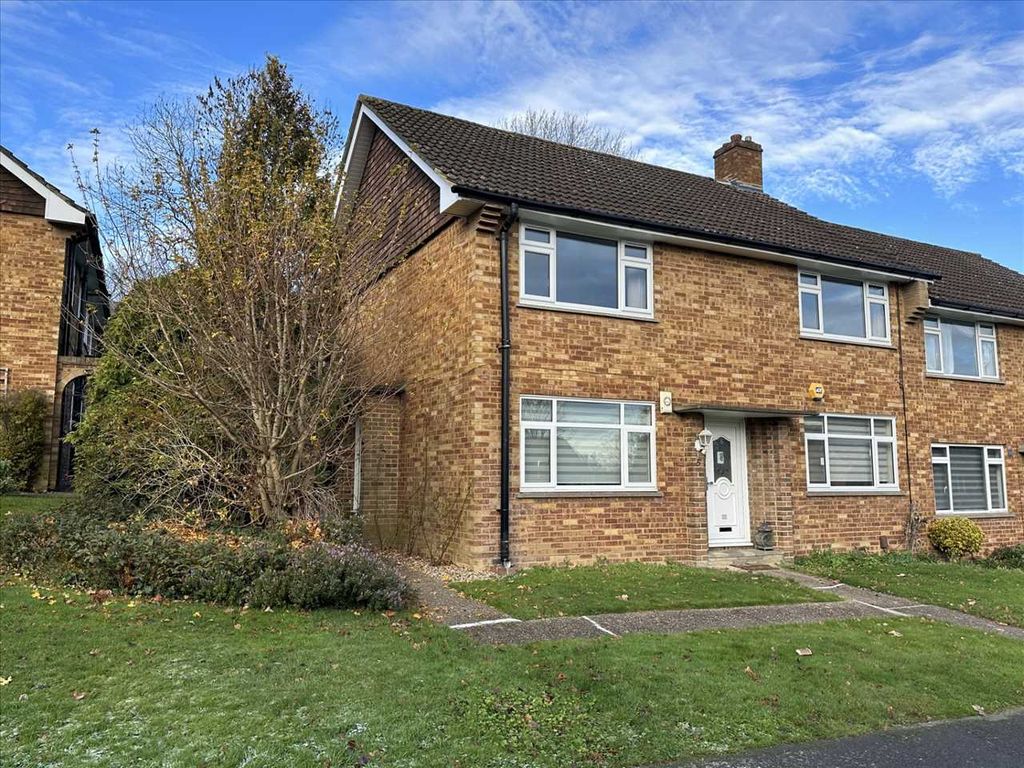 2 bed flat to rent in Hill Close, Stanmore, Stanmore HA7, £1,795 pcm