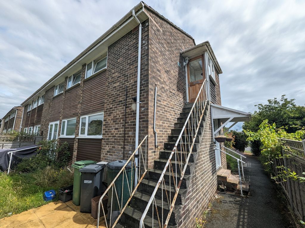 2 bed flat to rent in Ashdown Road, Chandler's Ford, Eastleigh SO53