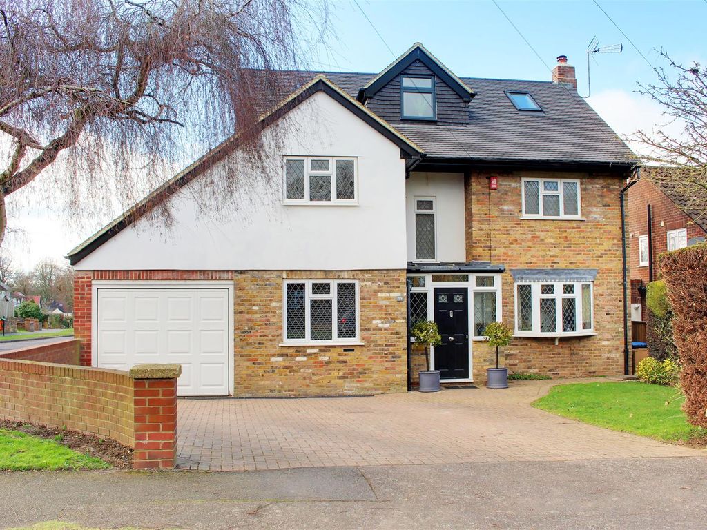 4 bed detached house for sale in Bradmore Way, Brookmans Park, Hatfield