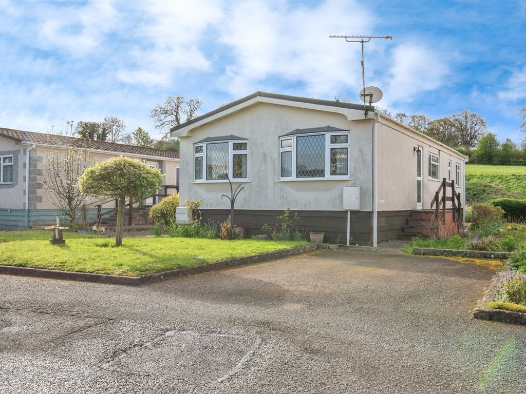 2 bed mobile/park home for sale in Linton Park, Worcester Road