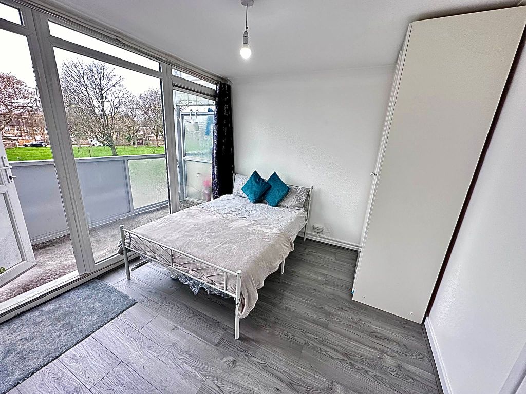 Room to rent in Globe Road, London E1, £1,000 pcm - Zoopla